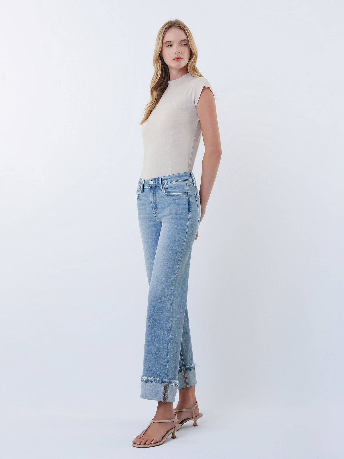 MID RISE MEDIUM LIGHT CUFFED SLIM WIDE JEANS LV2181