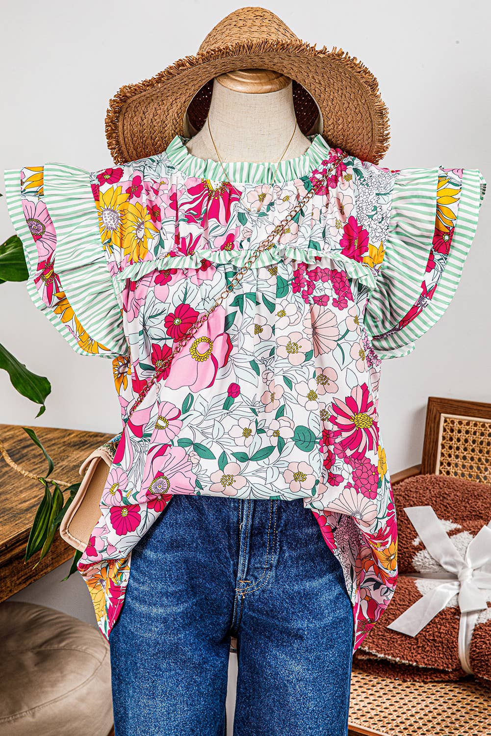 Fashion Floral Contrast Ruffle Trim Short Sleeve Boho Blouse: As shown / Missy / XL
